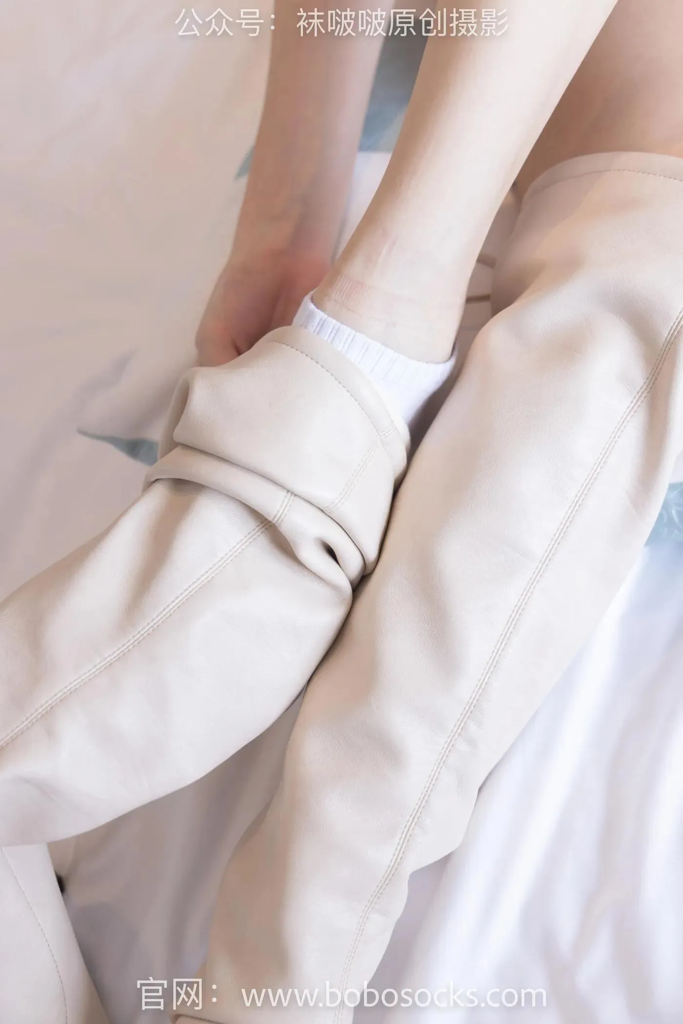 [BoBoSocks袜啵啵]NO.136 小甜豆-高跟长靴、白棉袜、裸足 [200P]插图5